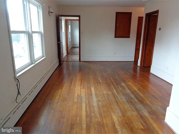 3rd image of 207 Lumber St