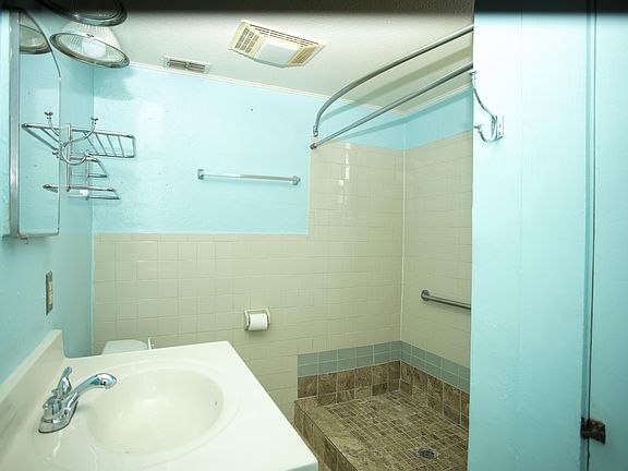 5th image of 113 Vassar Ln