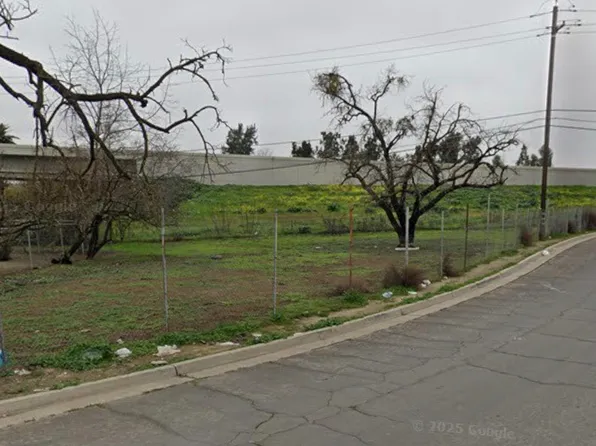 1661 W Hazelton Ave, Stockton, CA 95203