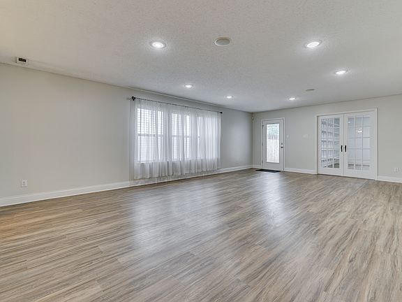 2nd image of 6613 Sonesta Dr