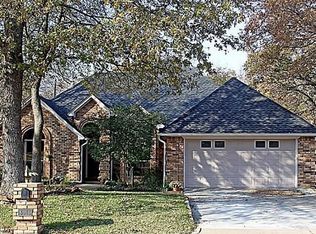 8013 Hunter Ln, North Richland Hills, TX 76182