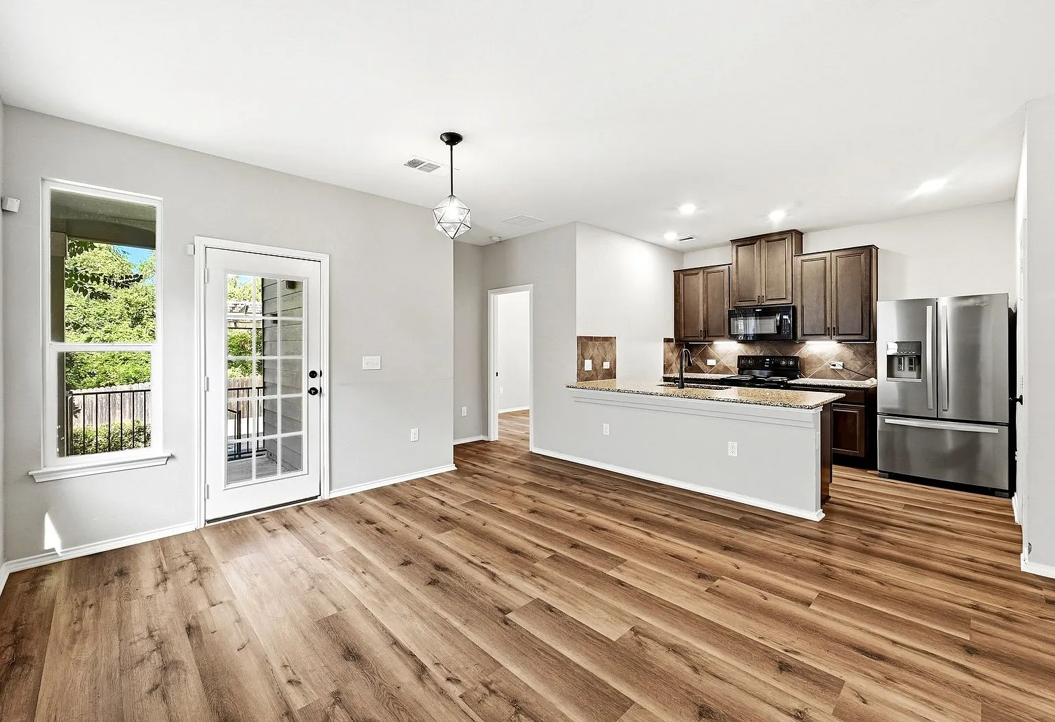 Welcome to Wonderful! Gorgeous home on Greenbelt Available Now! — Photo 2