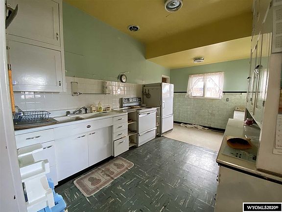 4th image of 619 E Washington Ave
