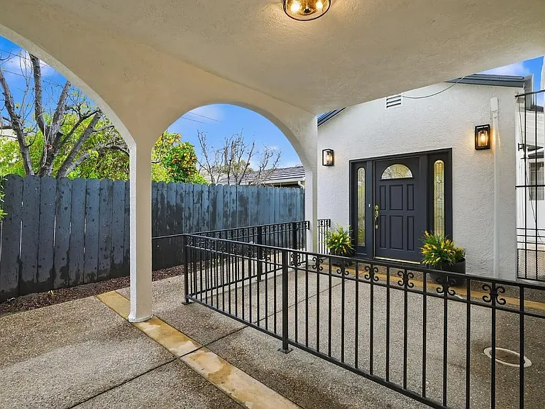 324 Angel Ave — Photo 1