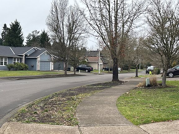 5th image of 6417 SE Maple St