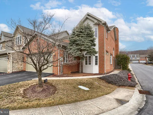 2806 Oakwood Dr, Harrisburg, PA 17110