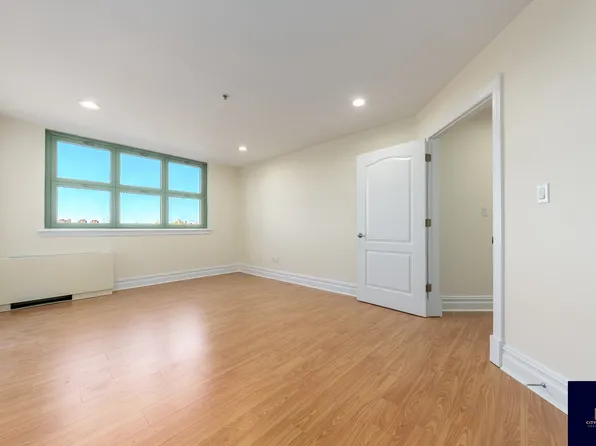 19-19 24th Avenue image 13 of 21