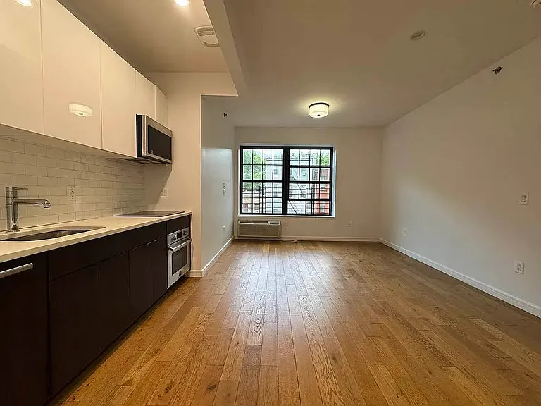 982 Madison St #2D — Photo 3