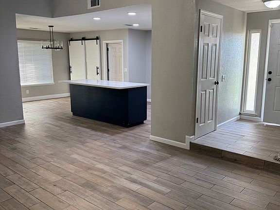 5th image of 2346 S Divisadero St