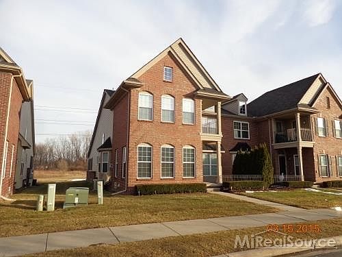 1st image of 42752 Park Crescent Dr