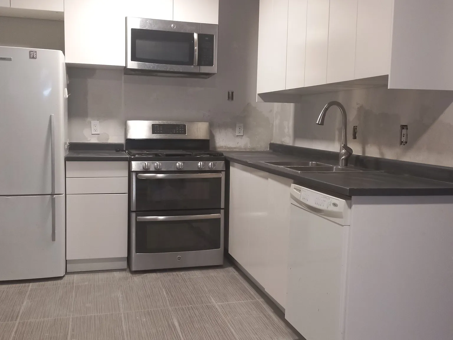 3 bed, $2,980 — Photo 3