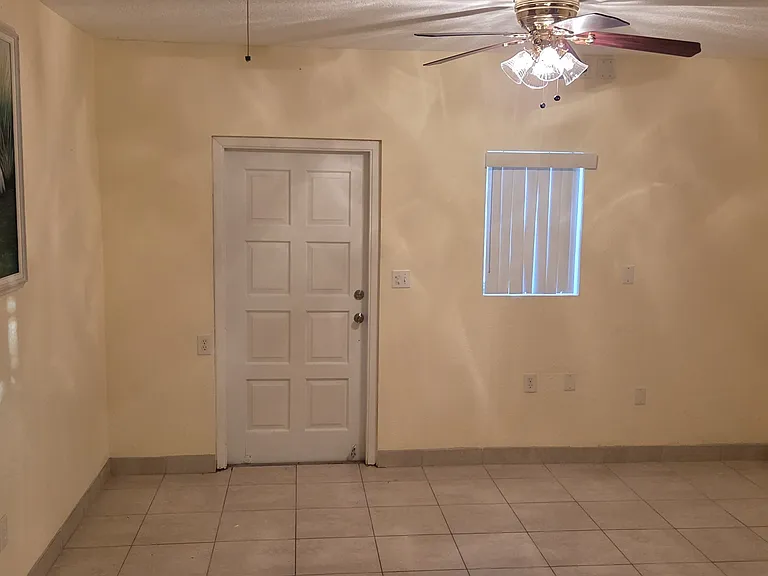 Huge Bonus Room with Separate Entrance, Closet