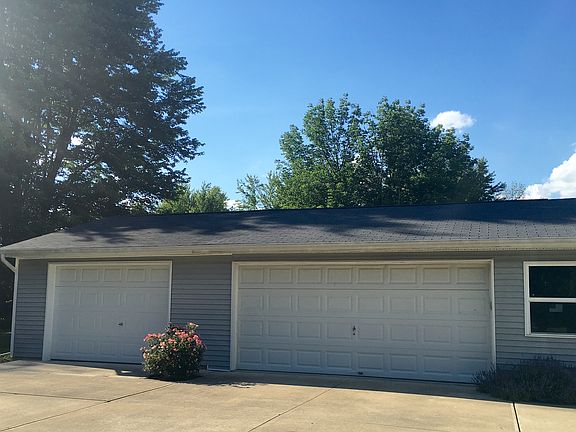 3 car detached garage