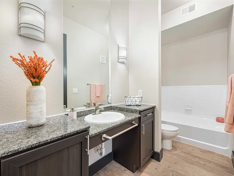 MAA Las Colinas — Photo 11
