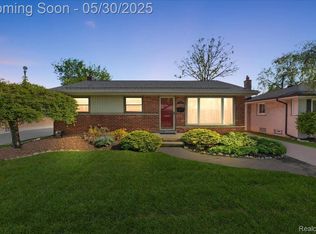 21605 Frazho St, Saint Clair Shores, MI 48081
