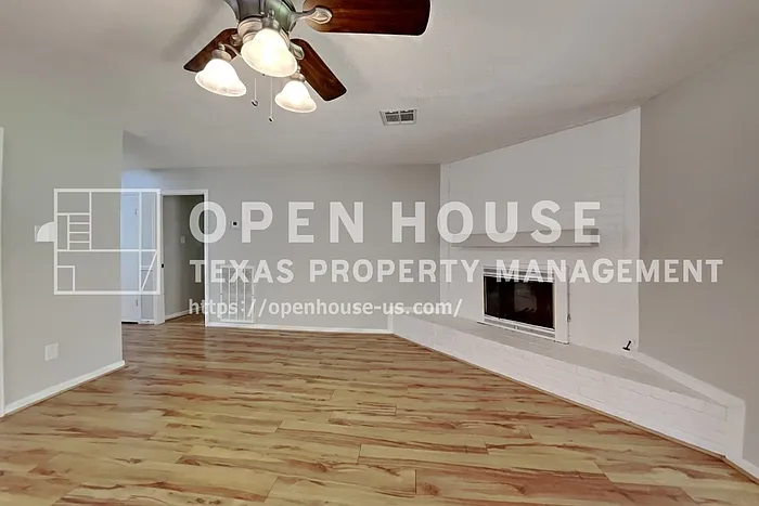 4 bed, 2.0 bath, 1994 sqft, $2,475 — Photo 4