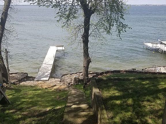 3rd image of 112 SE Lake Dr