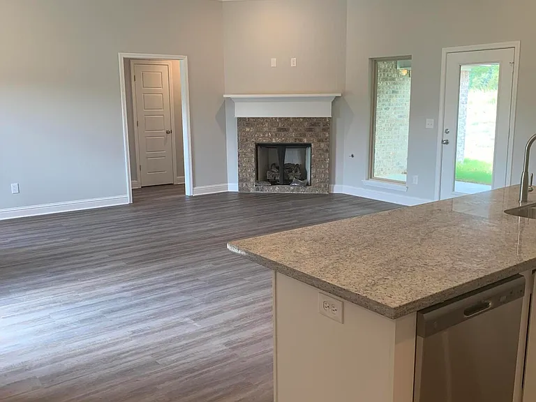 624 Westfield Dr — Photo 5