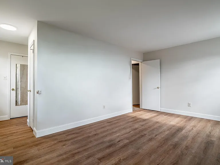 10 Honey Locust Ln — Photo 18