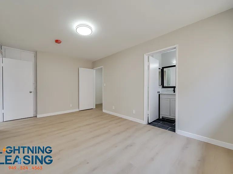 1035 N Hayworth Ave #110 — Photo 8