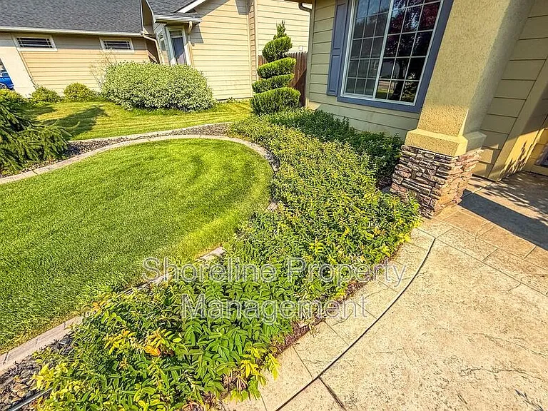 2328 E Satterfield St — Photo 35