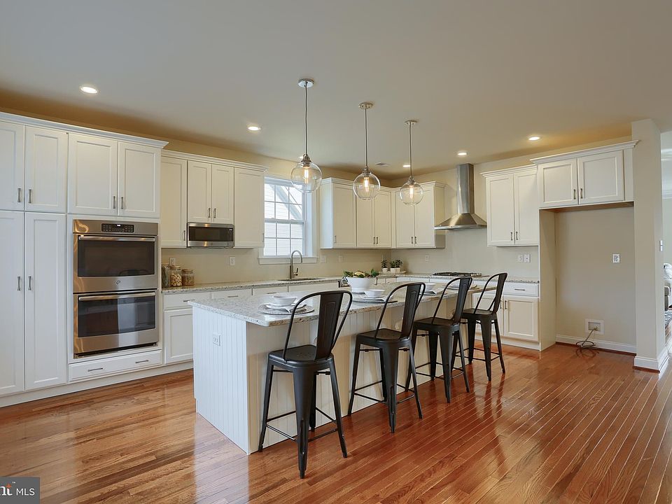 2nd image of 150 Shilling Ave