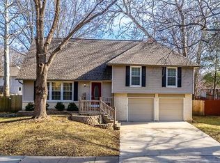 328 S Winterbrooke Dr, Olathe, KS 66062