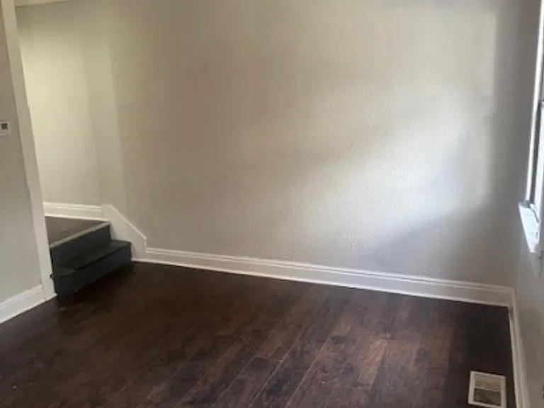 855 Vankirk St — Photo 6