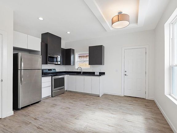 3rd image of 3909 Paola St #2
