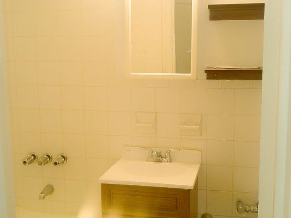 5th image of 444 W 48th St APT 2C