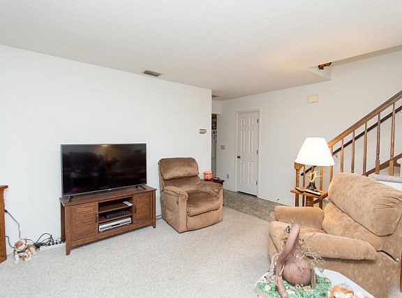 3rd image of 75 Laurelwood Dr #18