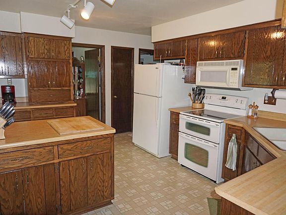 5th image of S75W26200 Stoneridge Ct