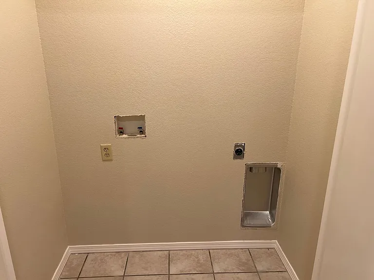 608 Rolling Hills Dr — Photo 11