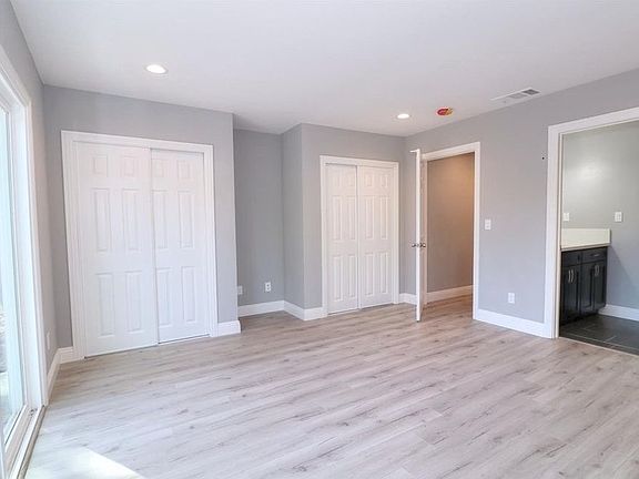 3rd image of 8872 Oak Ave