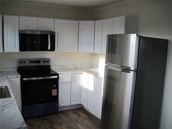 2nd image of 20 Mineral Park Ln