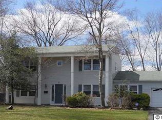 9 Old Queens Blvd, Manalapan, NJ 07726