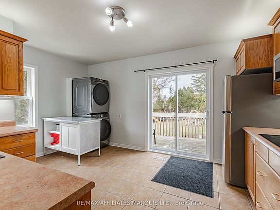 5th image of 323 8th St E