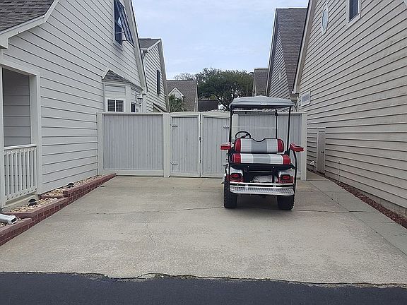 Parking for 2 vehicles