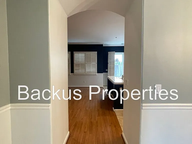 10 Elizabeth Cir — Photo 4
