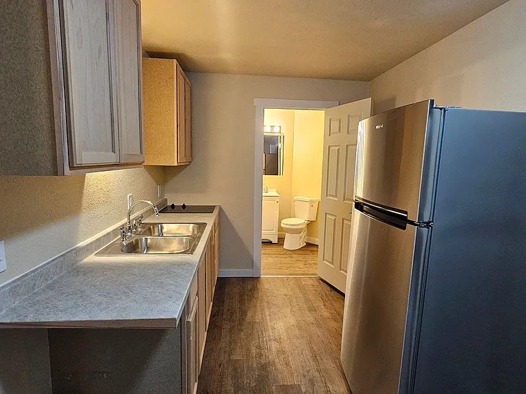 400 Railroad Ave — Photo 22