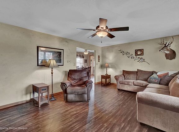 3rd image of 455 N 3rd Ave
