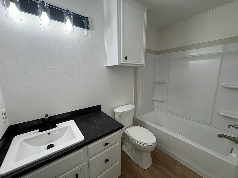 3914 Green Mountain Dr — Photo 7