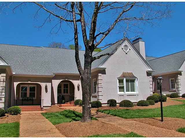 3202 Club Pte photo 1