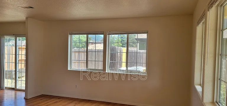 715 SW Laurel St — Photo 8