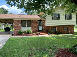 120 Sparrow Ln, Statesville, NC 28625