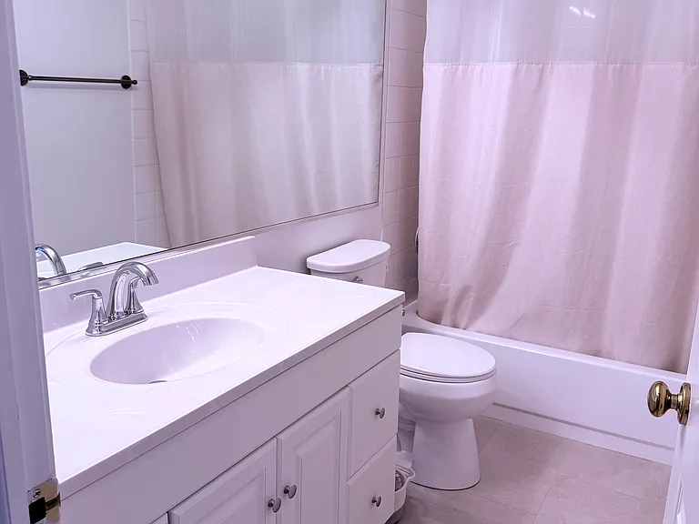 1146 Bristol Ln — Photo 10
