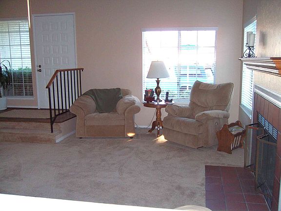 living roomw/fireplace