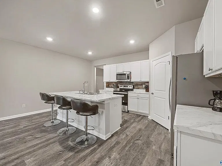 4 bed, 1863 sqft, $2,000 — Photo 4
