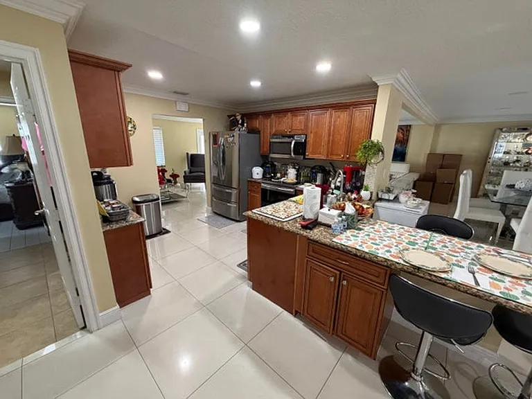 147 Alcazar St — Photo 2