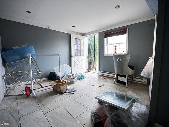 3rd image of 255 Peacock St